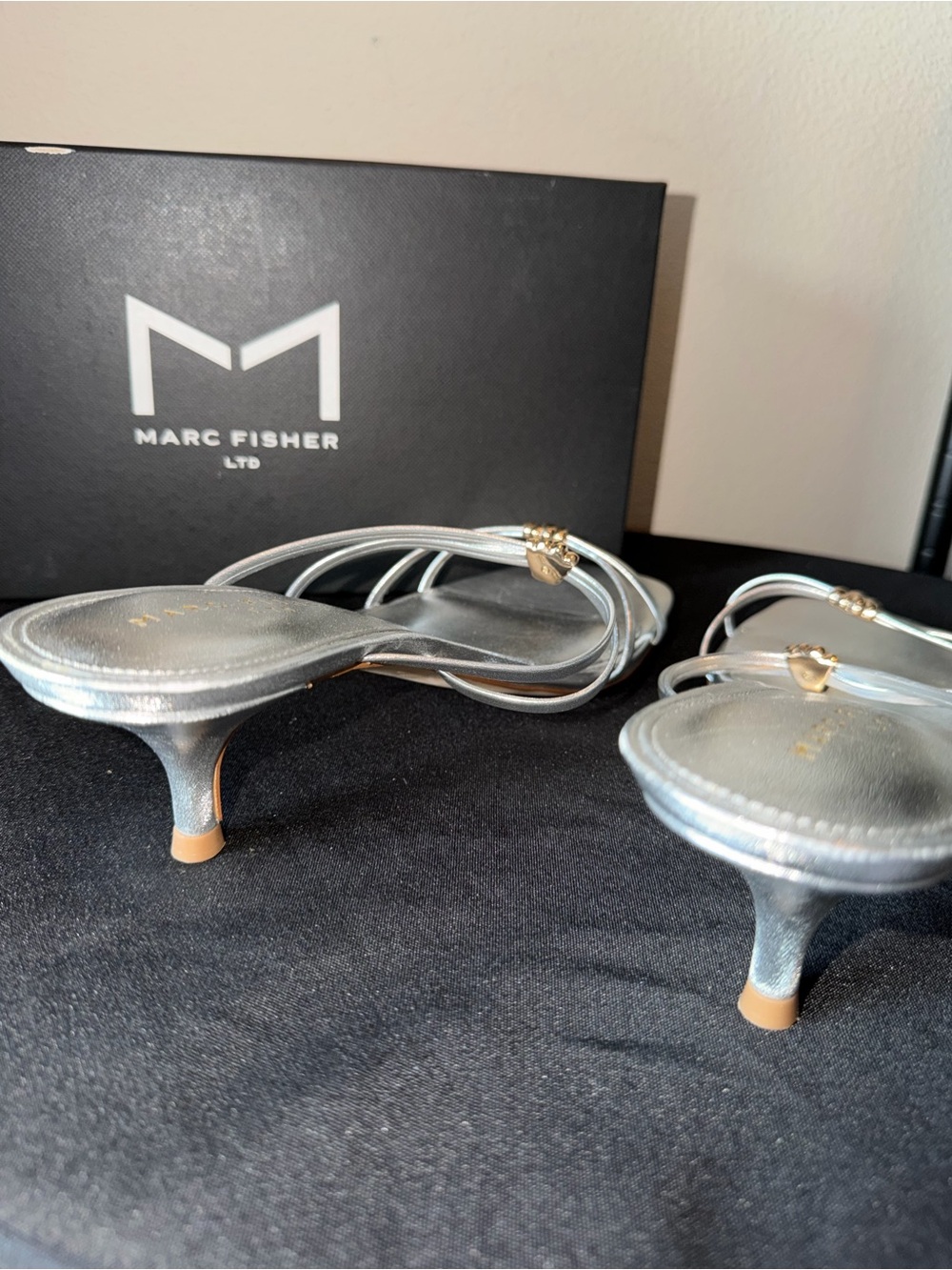 Marc Fisher Silver Strappy Knot Mules - Picture 3 of 9